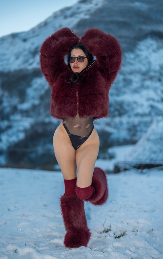 Voluptuous brunette VIP escort model Dubai - sensual and refined companion for luxury events